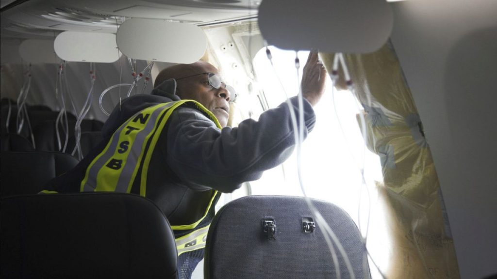 Alaska Airlines plane