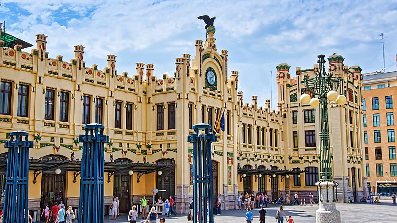 Commencez votre promenade dans le centre historique de Valence à la gare moderniste du Nord.