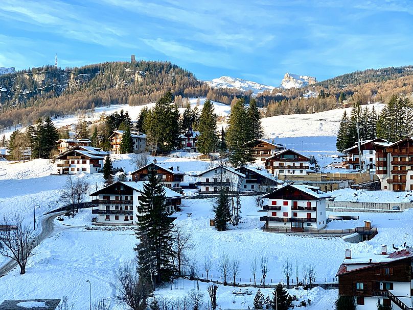 Une vue sur les pistes emblématiques de Cortina d'Ampezzo, Italie