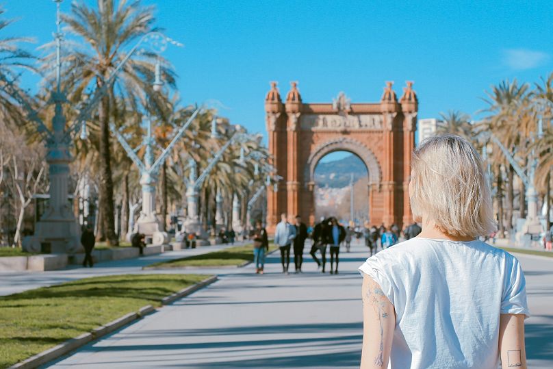 Les retraités pourraient explorer l'Arco de Triunfo à Barcelone