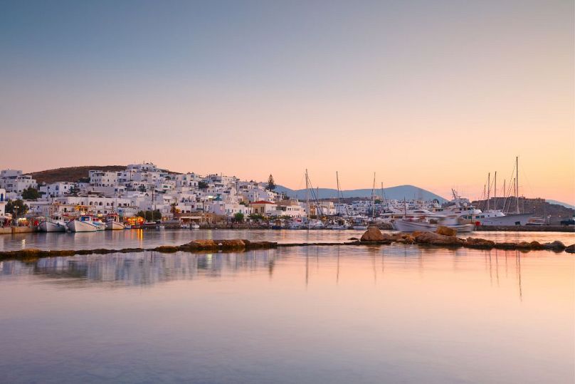 Le tournage a également eu lieu sur l'île de Paros, en Grèce.