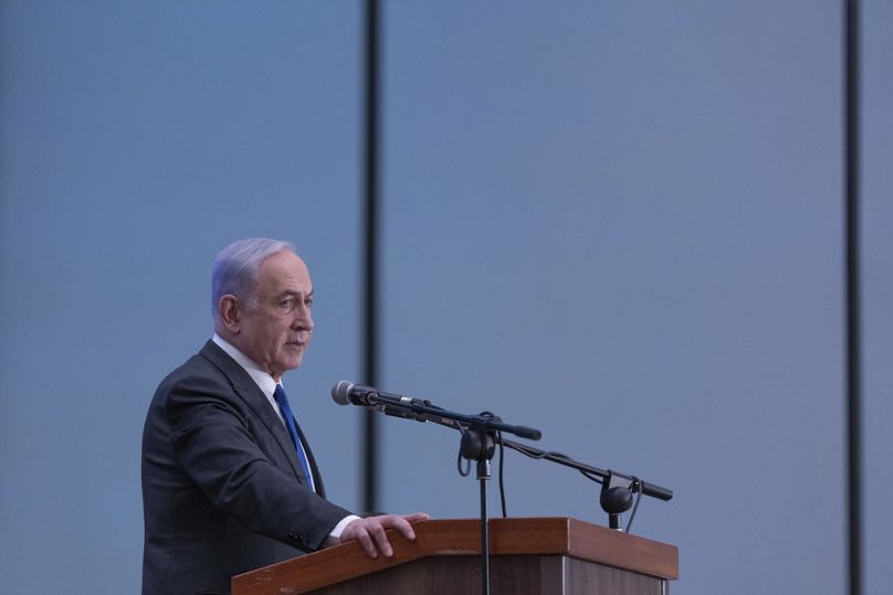 Le Premier ministre Benjamin Netanyahu s’exprime lors d’un rassemblement de dirigeants juifs au Musée de la Tolérance à Jérusalem, le dimanche 18 février 2024.