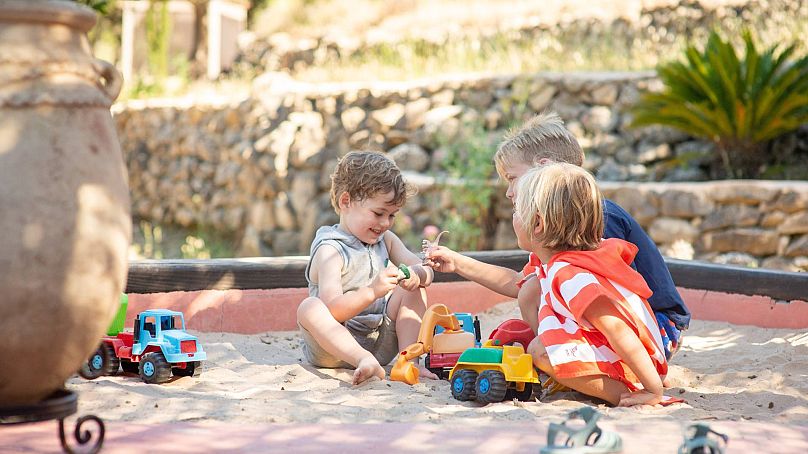 Le Caserio del Mirador propose des jouets pour divertir les enfants pendant les vacances.