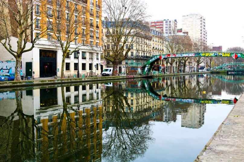 Le quartier du Canal Saint-Martin à Paris est connu pour sa scène street art dynamique