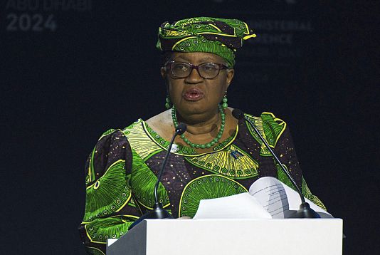 La directrice générale de l'Organisation mondiale du commerce, Ngozi Okonjo-Iweala, s'exprime lors d'un sommet de l'OMC à Abu Dhabi, aux Émirats arabes unis, le lundi 26 février 2024.