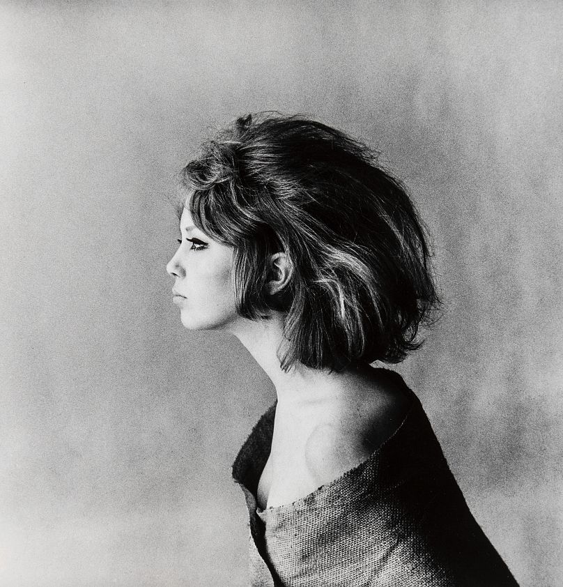 Une photographie de Pattie Boyd prise par Eric Swayne en 1963, faisant partie de la collection Pattie Boyd chez Christie's.