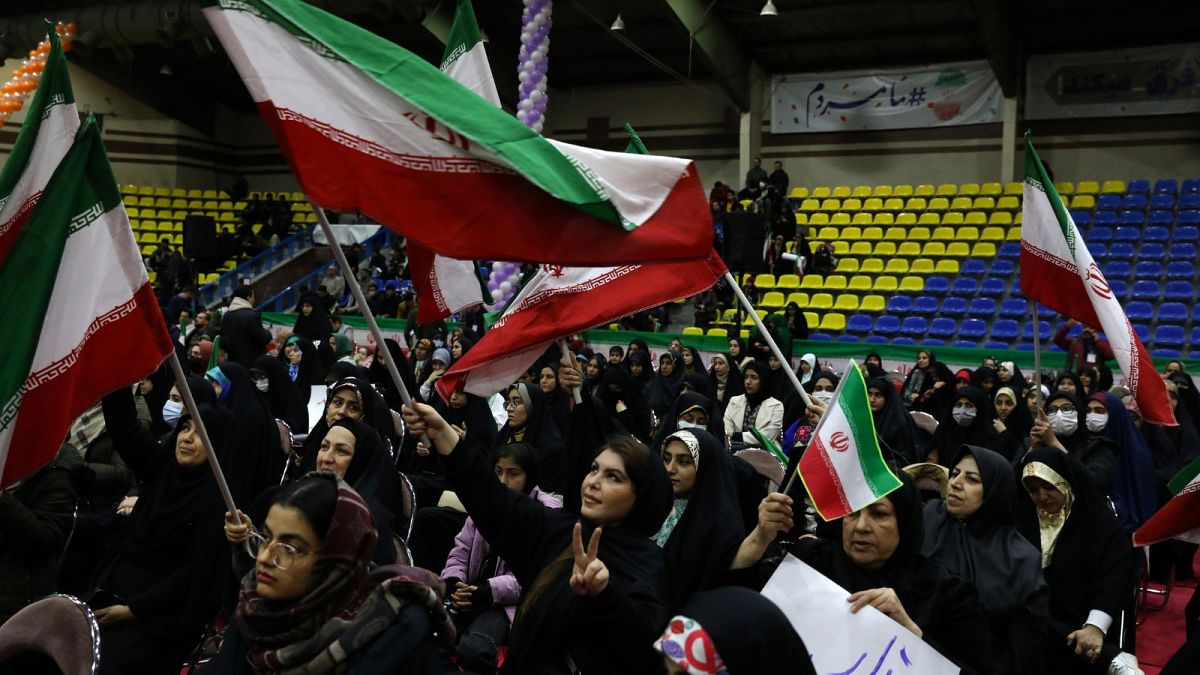 Iranian women wave their country