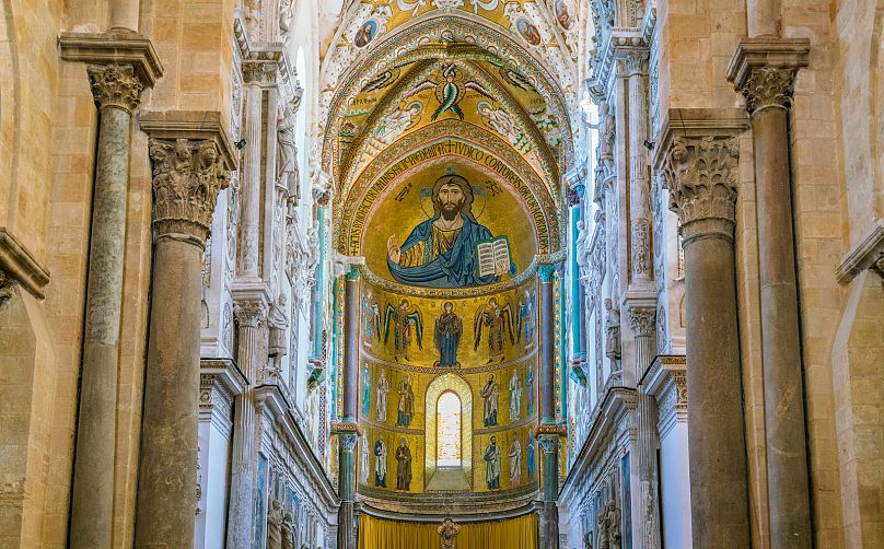 L'intérieur de la cathédrale de Cefalù, avec son emblématique Christ Pantocrator de style byzantin.  1er février 2019.