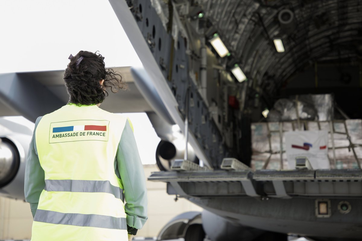 75 tonnes of freight, 10 ambulances, food rations, 300 family tents: yesterday, France and Qatar chartered new humanitarian and medical aid, which arrived in Al-Arish. Destination: the people of Gaza.
