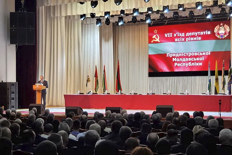 Alexandre Korshunov, président du Conseil suprême de la République Moldave Pridnestrovienne, s'adresse à une audience en Transnistrie.