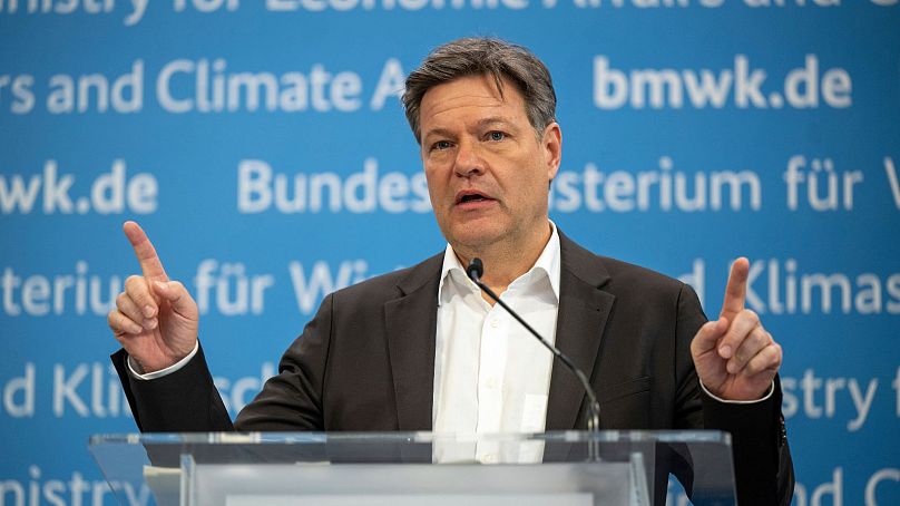 Robert Habeck, ministre fédéral de l'Économie et de la Protection du climat, présente les points clés de la stratégie de gestion du carbone lors d'une conférence de presse à Berlin le 26 février.