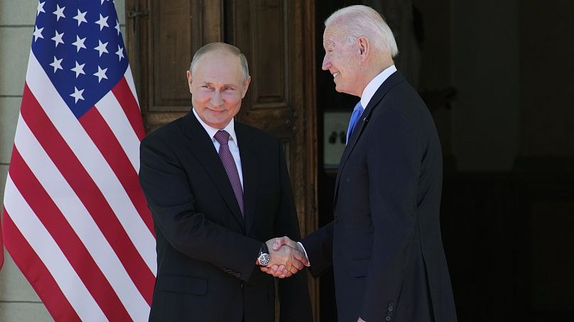 Le président russe Vladimir Poutine et le président américain Joe Biden à Genève, en Suisse, le 16 juin 2021.