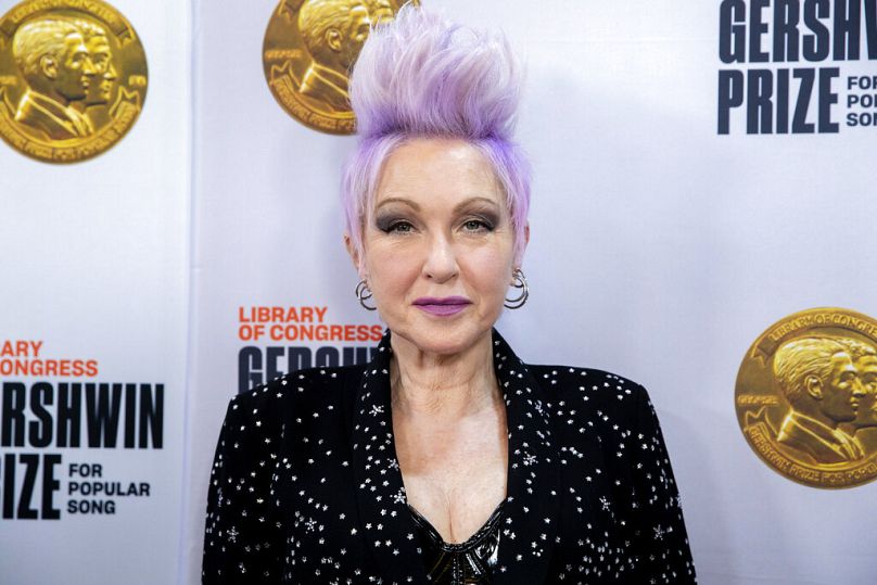 Cyndi Lauper arrive à la remise du prix Gershwin organisée au DAR Constitution Hall à Washington le mercredi 1er mars 2023.