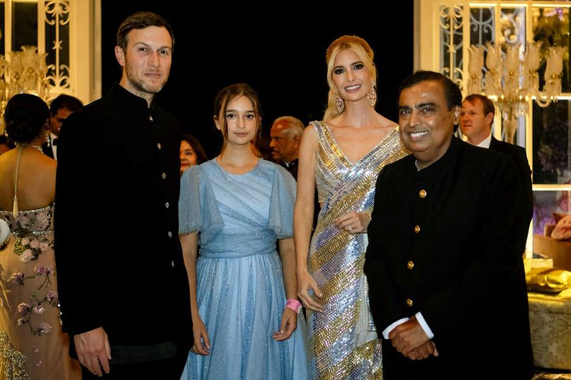 Ivanka Trump et Jared Kushner avec leur fille Arabella et Mukesh Ambani.