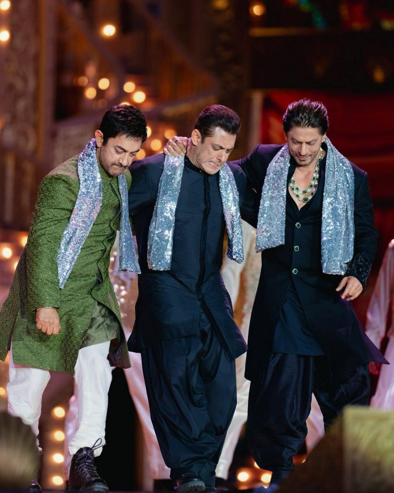 Les stars de Bollywood Amir Khan, Salman Khan et Shah Rukh Khan se produisent lors d'une soirée pré-mariage du fils de l'industriel milliardaire Mukesh Ambani, Anant Ambani, à Jamnagar, en Inde.