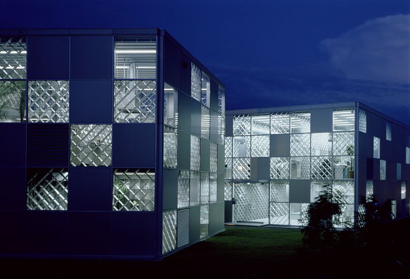 Ecoms House (Tosu, Japon, 2004), conçue par Riken Yamamoto.