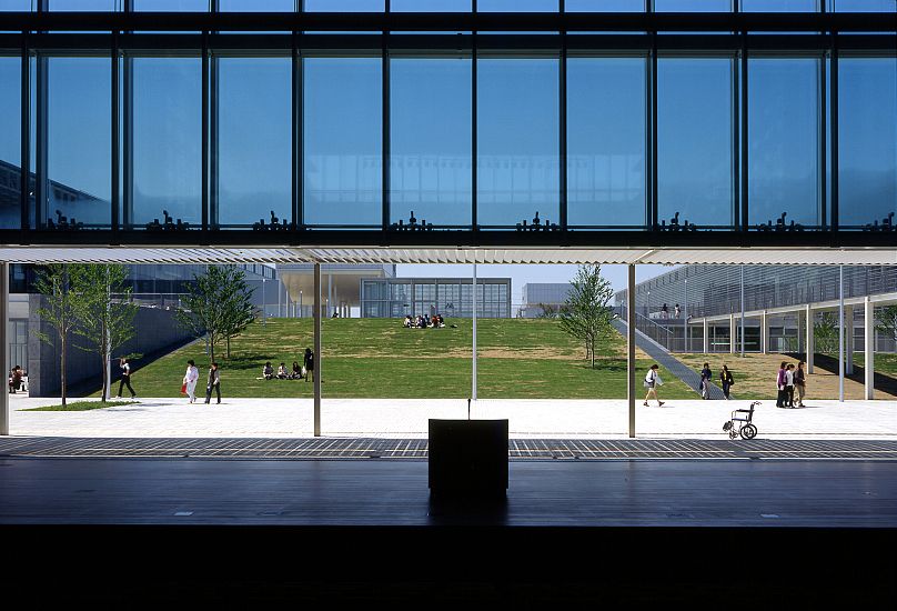 Université préfectorale de Saitama (Koshigaya, Japon, 1999) conçue par Riken Yamamoto.