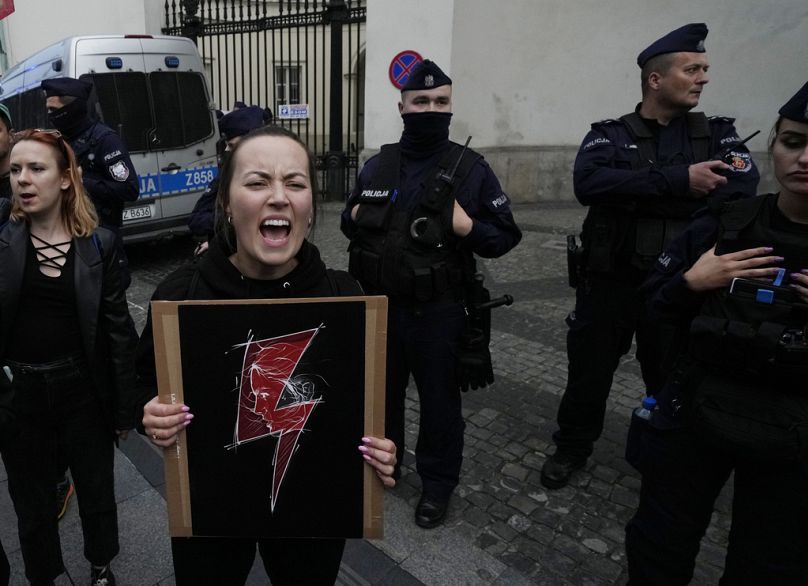 Des manifestants protestent contre la loi polonaise restrictive sur l'avortement à Varsovie, juin 2023.