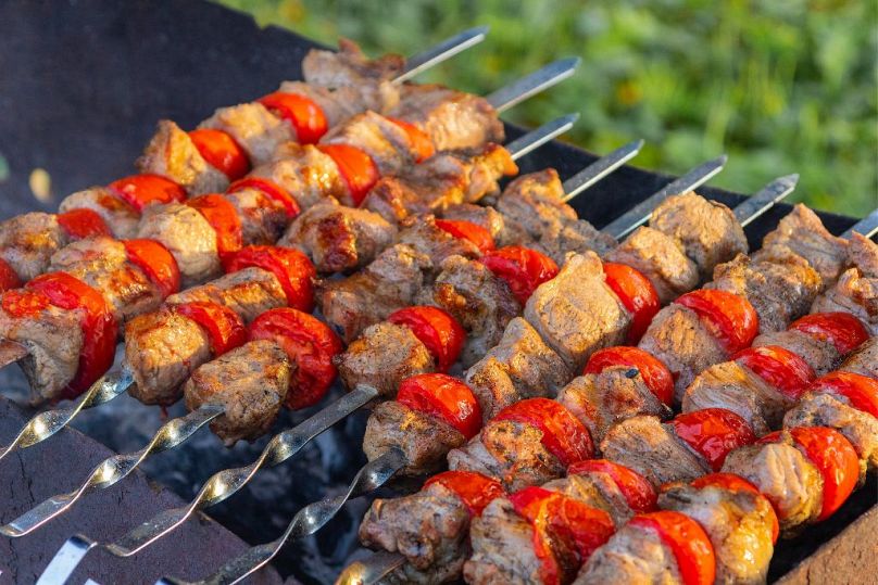 Le chachlik, viande en brochette et grillée, est un plat préféré au Kazakhstan