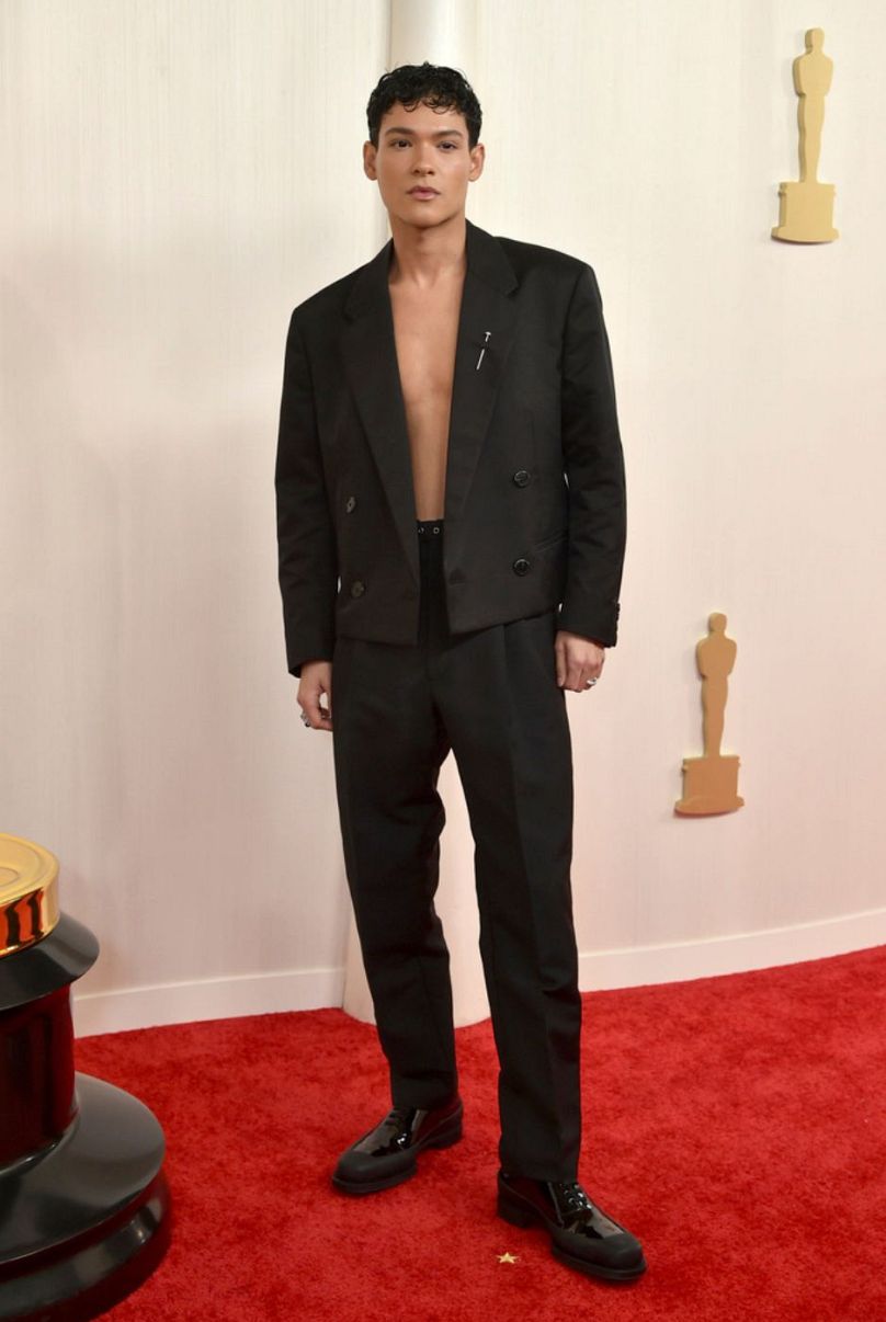 Omar Rudberg arrive à la cérémonie des Oscars, le dimanche 10 mars 2024, au Dolby Theatre de Los Angeles.