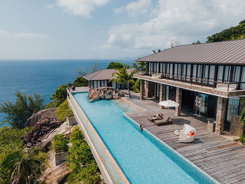 En termes d'hébergement, les Seychelles offrent de nombreux choix, des complexes hôteliers ultra-luxueux aux hôtels chics en passant par les maisons d'hôtes confortables et familiales.
