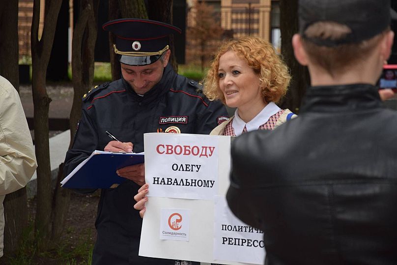 Anastasia Shevchenko lors d'une manifestation à Rostov, en Russie, pour exiger la libération d'Oleg Navalny, frère d'Alexei Navalny, en 2016.