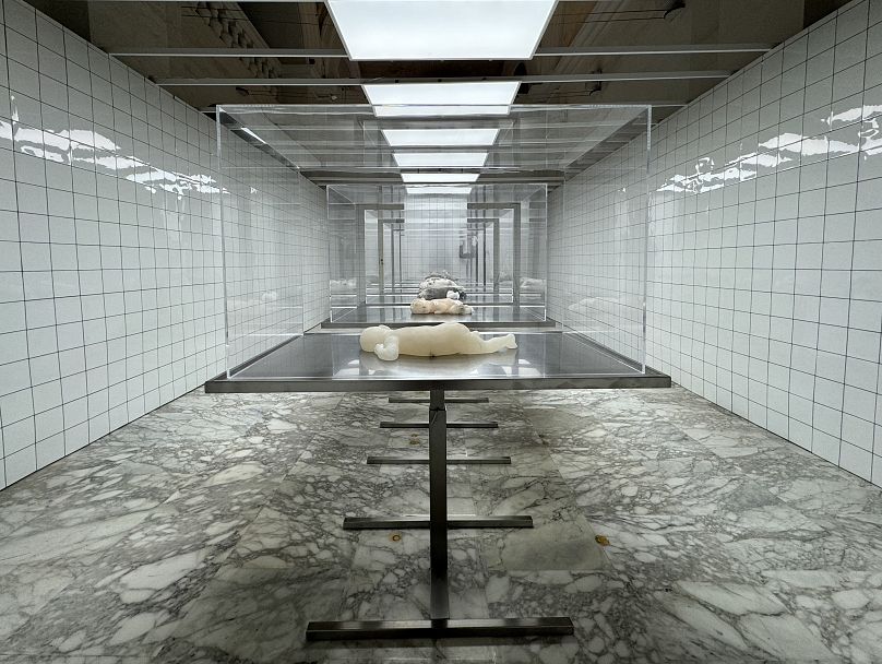 Installation de l'artiste belge Sofie Muller "La salle blanche" au Musée national d'archéologie de Malte.