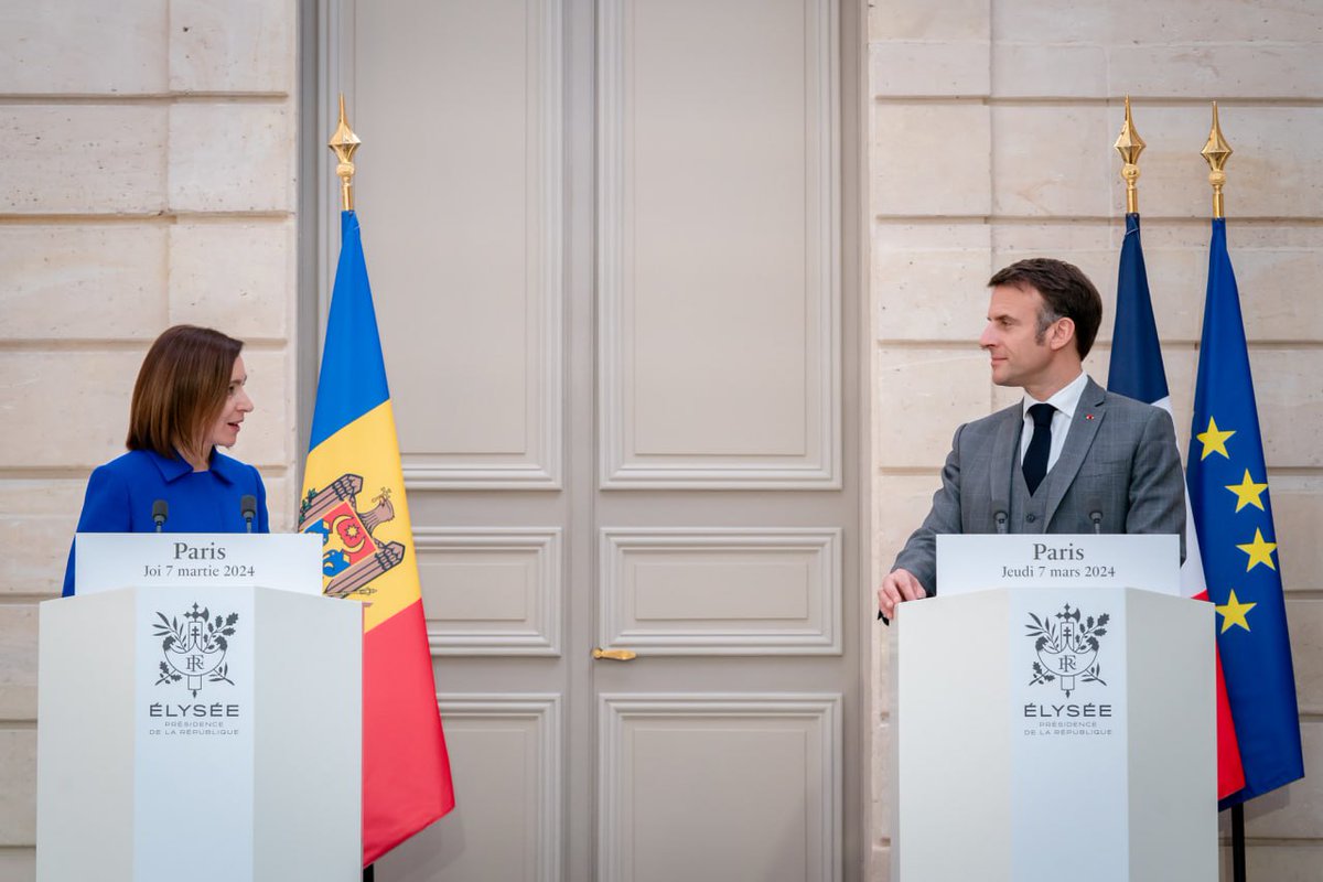 Chère Maia, chers amis moldaves, La France est à vos côtés pour vous aider à accomplir votre destin européen.