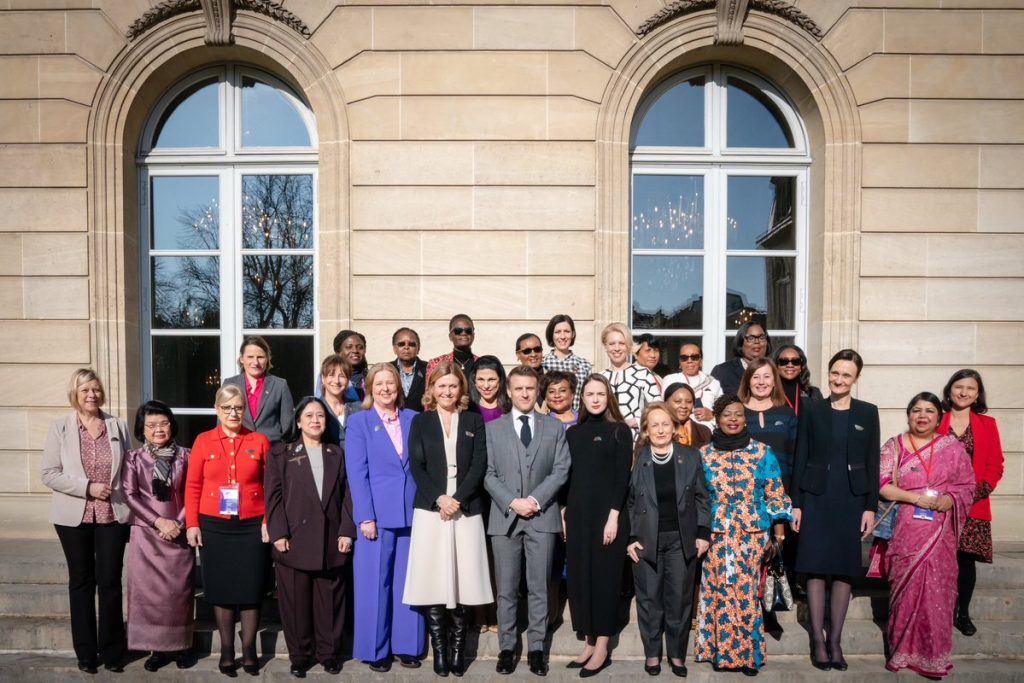 Mesdames les Présidentes d’Assemblée, vous êtes un exemple pour beaucoup de femmes, bienvenue à Paris. Ce 8 mars, nous porterons ensemble un message universel : la liberté des femmes à recourir à l’IVG. Rendez-vous demain Place Vendôme avec les Français !