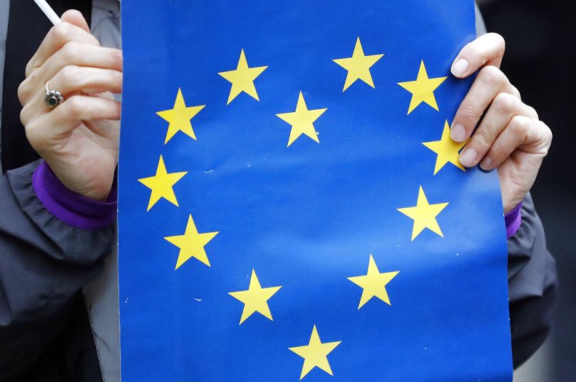 Un partisan de l’adhésion à l’UE tient la bannière du drapeau européen à Londres, en octobre 2016.
