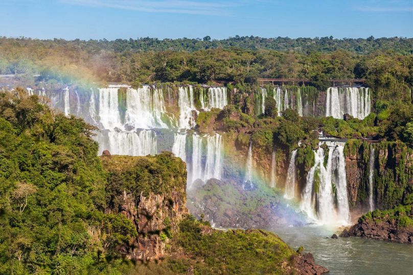 Situées à la frontière avec l'Argentine, les chutes d'Iguazu sont l'une des cascades les plus spectaculaires au monde.
