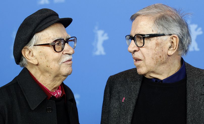 Les réalisateurs Vittorio Taviani, à gauche, et Paolo Taviani posent pour la séance photo du film Cesare deve morire (Ceasar Must Die) à la 62 édition de la Berlinale