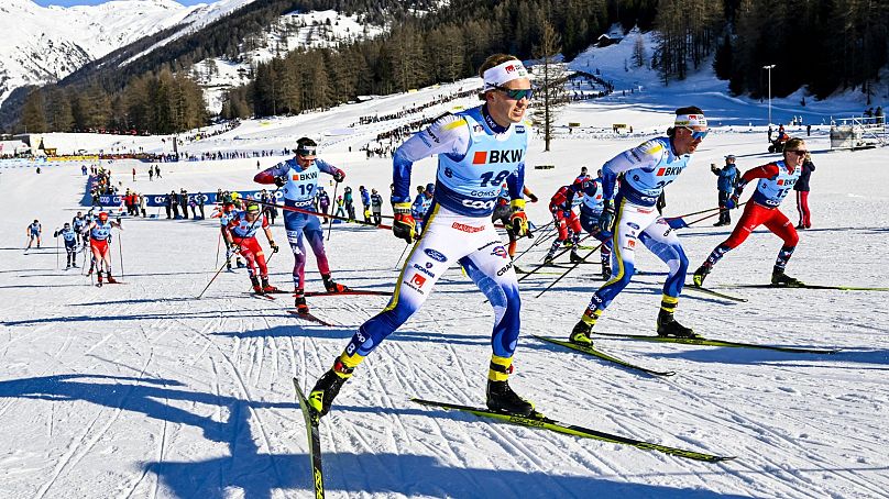 Une photo d'action de la Coupe du monde de ski de fond FIS au Nordic Center Goms, à Geschinen, en Suisse, en janvier 2024.