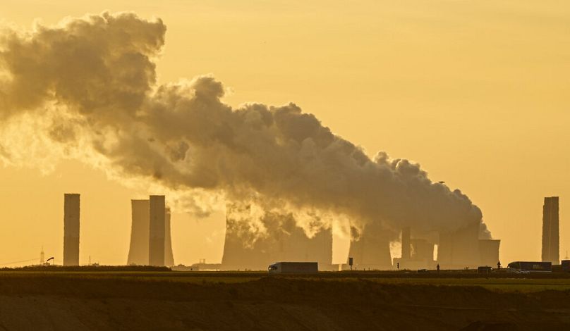 Une centrale électrique tire du charbon de la mine à ciel ouvert de Garzweiler, près de Luetzerath, dans l'ouest de l'Allemagne, le vendredi 1er octobre 2021.