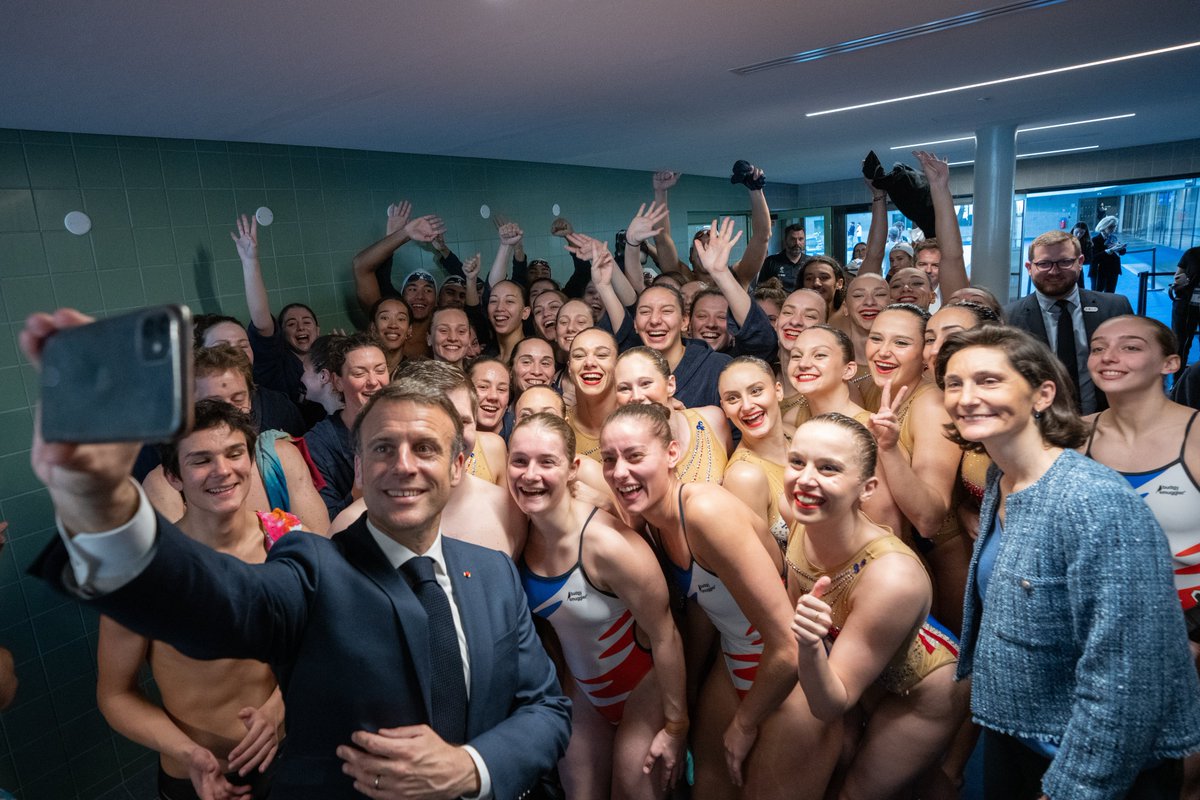 Avec vous à Saint-Denis pour inaugurer le Centre aquatique olympique. Il correspond à notre ambition : être au rendez-vous des Jeux olympiques et paralympiques, et laisser un héritage aux habitants. Bravo et merci à tous ceux qui ont rendu cela possible. Fierté !