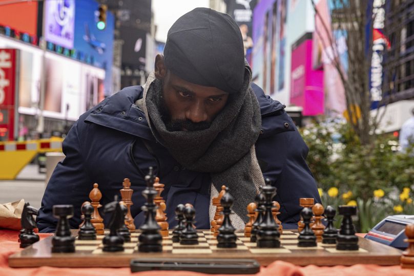 Un champion d'échecs de 29 ans joue 60 heures d'affilée