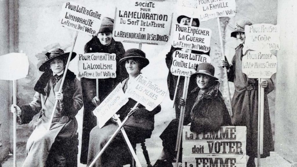 French suffragettes at the turn of the century