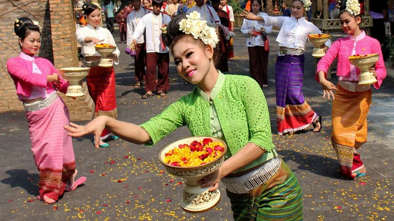 Les combats d'eau de Songkran sont ancrés dans la tradition.