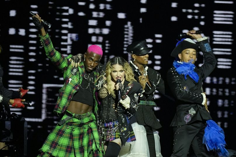 Madonna se produit lors du dernier spectacle de sa tournée The Celebration, sur la plage de Copacabana à Rio de Janeiro, au Brésil.