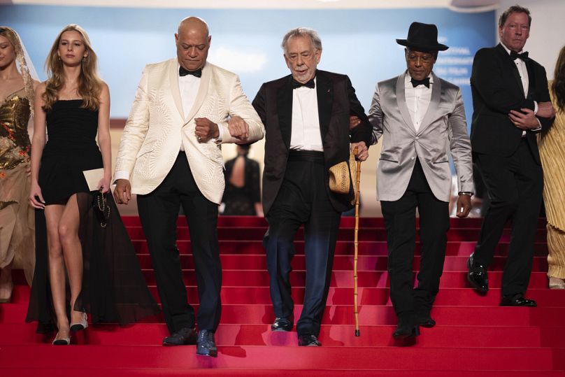 Grace VanderWaal, Romy Mars, Laurence Fishburne, le réalisateur Francis Ford Coppola, Giancarlo Esposito et DB Sweeney se réunissent pour des photos au festival de Cannes.