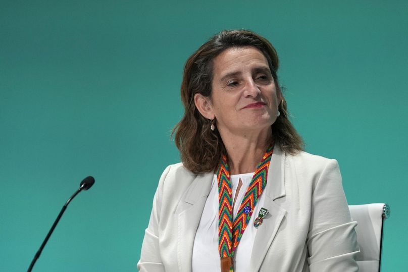 La ministre espagnole de la Transition écologique, Teresa Ribera, assiste à une conférence de presse lors du Sommet des Nations Unies sur le climat COP28, 2023.