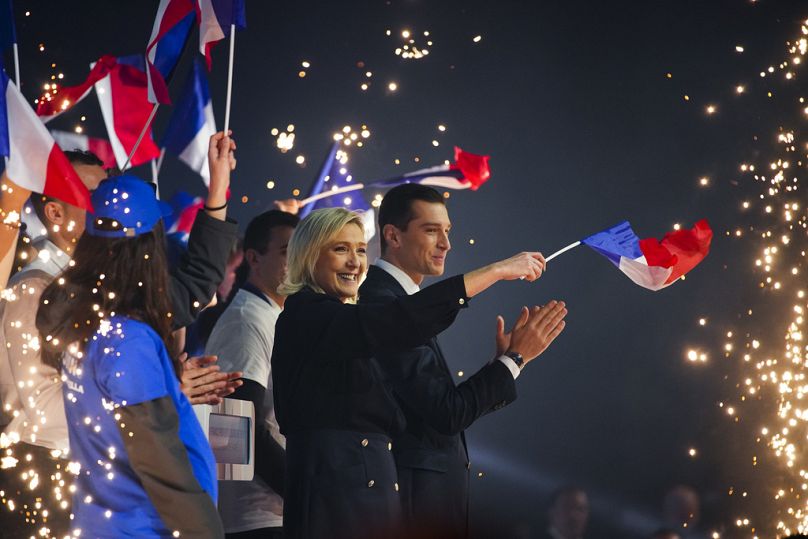Marine Le Pen, chef du Rassemblement national d'extrême droite française, et Jordan Bardella, président du centre.