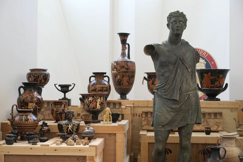 Des antiquités pillées exposées à Rome