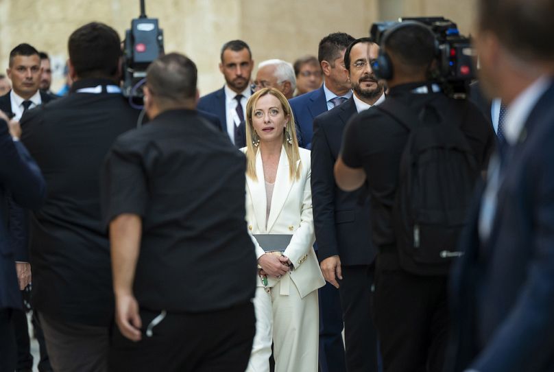 La Première ministre italienne Giorgia Meloni arrive pour assister à une conférence de presse à Mdina, en septembre 2023.