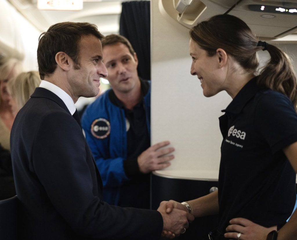 Il y a des annonces qui donnent le vertige : elle a été sélectionnée ! Sophie Adenot va réaliser sa première mission à bord de la Station spatiale internationale en 2026 ! Heureux pour elle et fier pour la France.