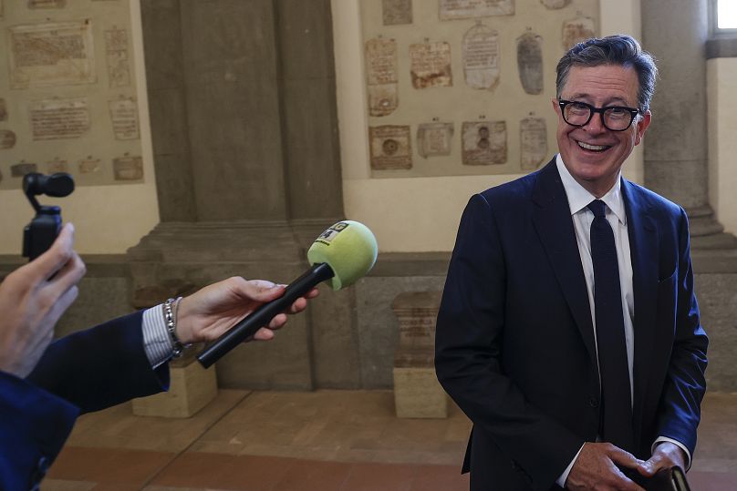 Stephen Colbert est interviewé après une audience avec le pape François