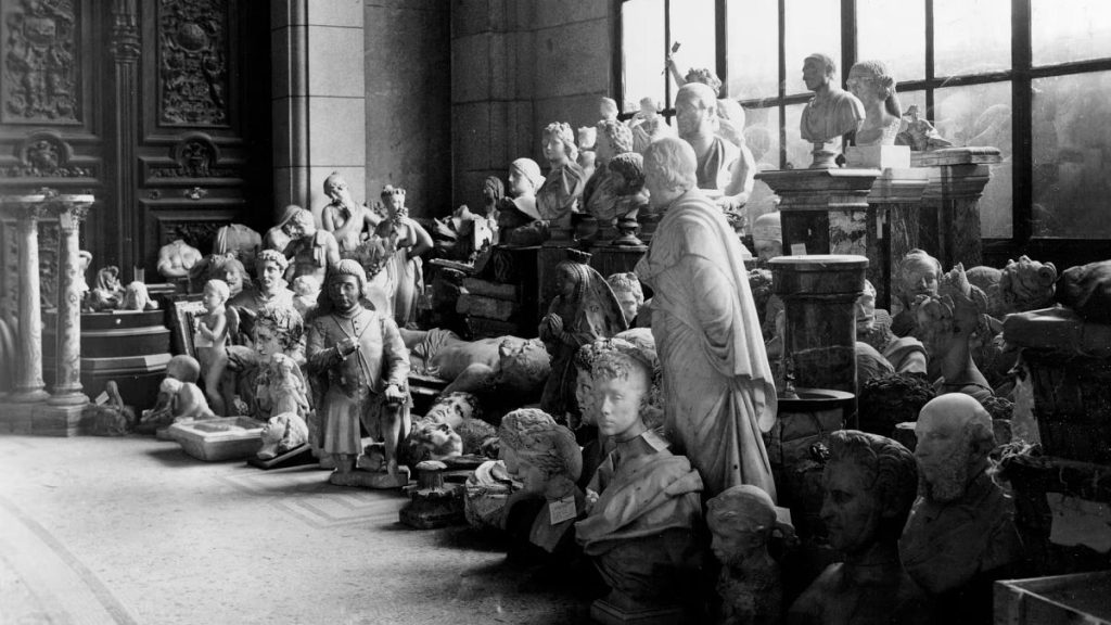 Stone statues collected by the Junta and deposited in San Francisco el Grande, early September 1937.