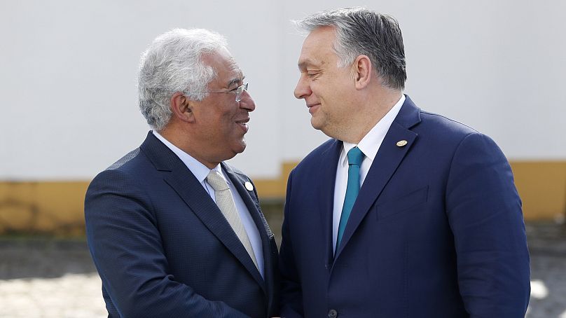 António Costa (à gauche) et Viktor Orbán (à droite)