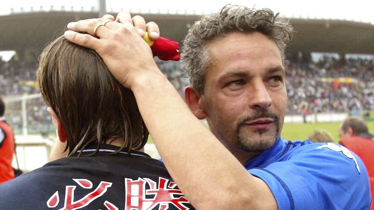 Roberto Baggio hugs his teammate Fabio Petruzzi as they walk off the pitch at the Brescia Mario Rigamonti stadium, 9 May 2004