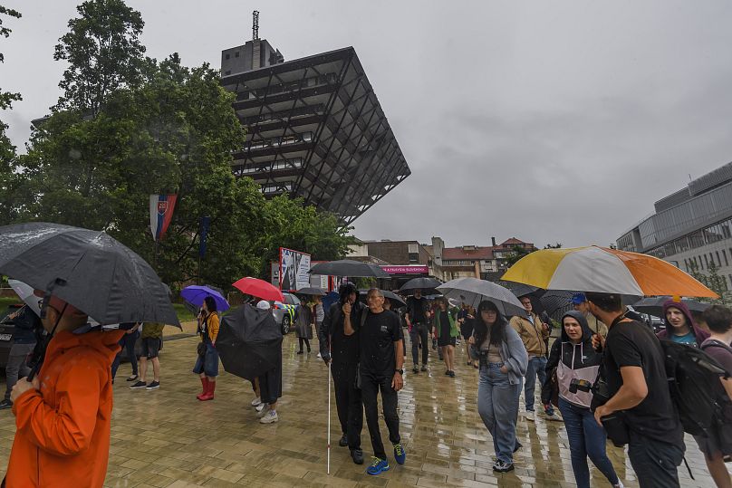 Les employés et collègues de RTVS organisent une manifestation à Bratislava, le 10 juin 2024